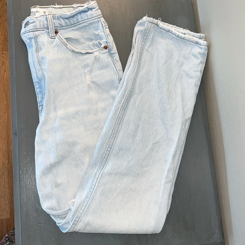 Abercrombie & Fitch Ultra High Rise 90s Straight Jeans 27/4R Destroy Distressed